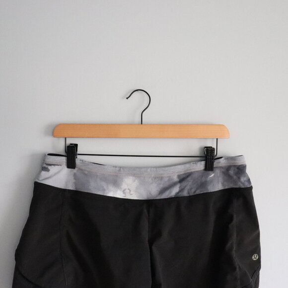Lululemon Womens Black Sz 8 Turbo Run Athletic Pocket Shorts - Picture 3 of 10
